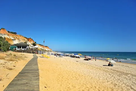 Praia do Barranco das Belharucas