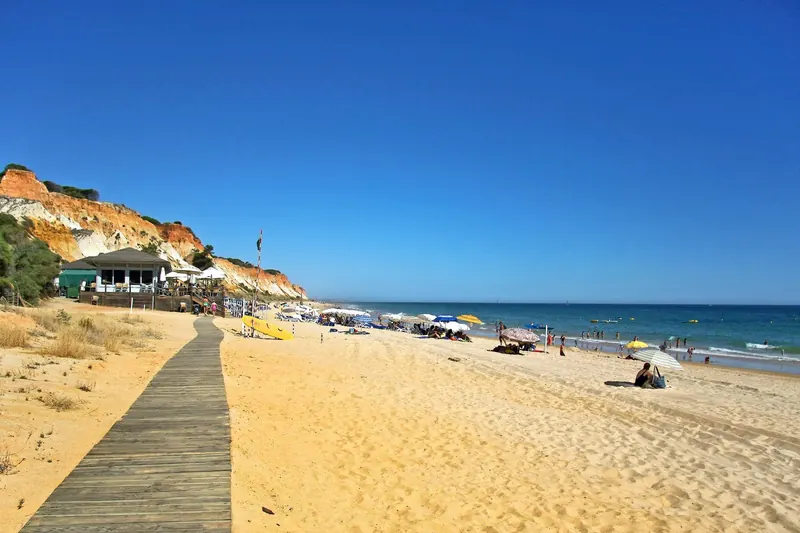 Praia do Barranco das Belharucas