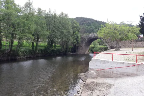 Praia Fluvial de Vila Cova à Coelheira