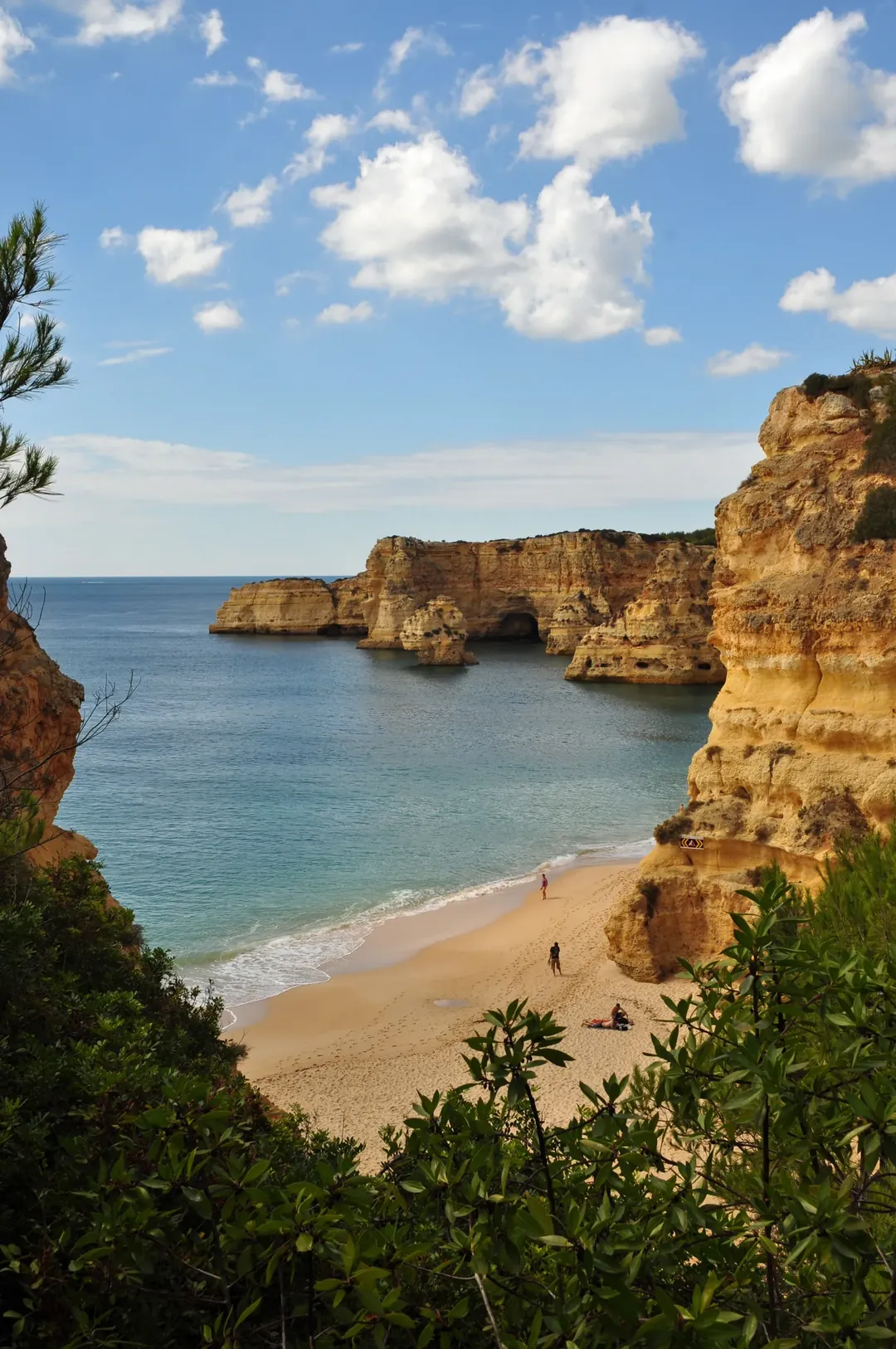 Praia da Marinha vista do topo da falésia
